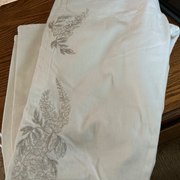 WHBM Curvy Fit High Rise Embellished Skinny Jeans in White sz 10 EUC - Picture 4 of 5